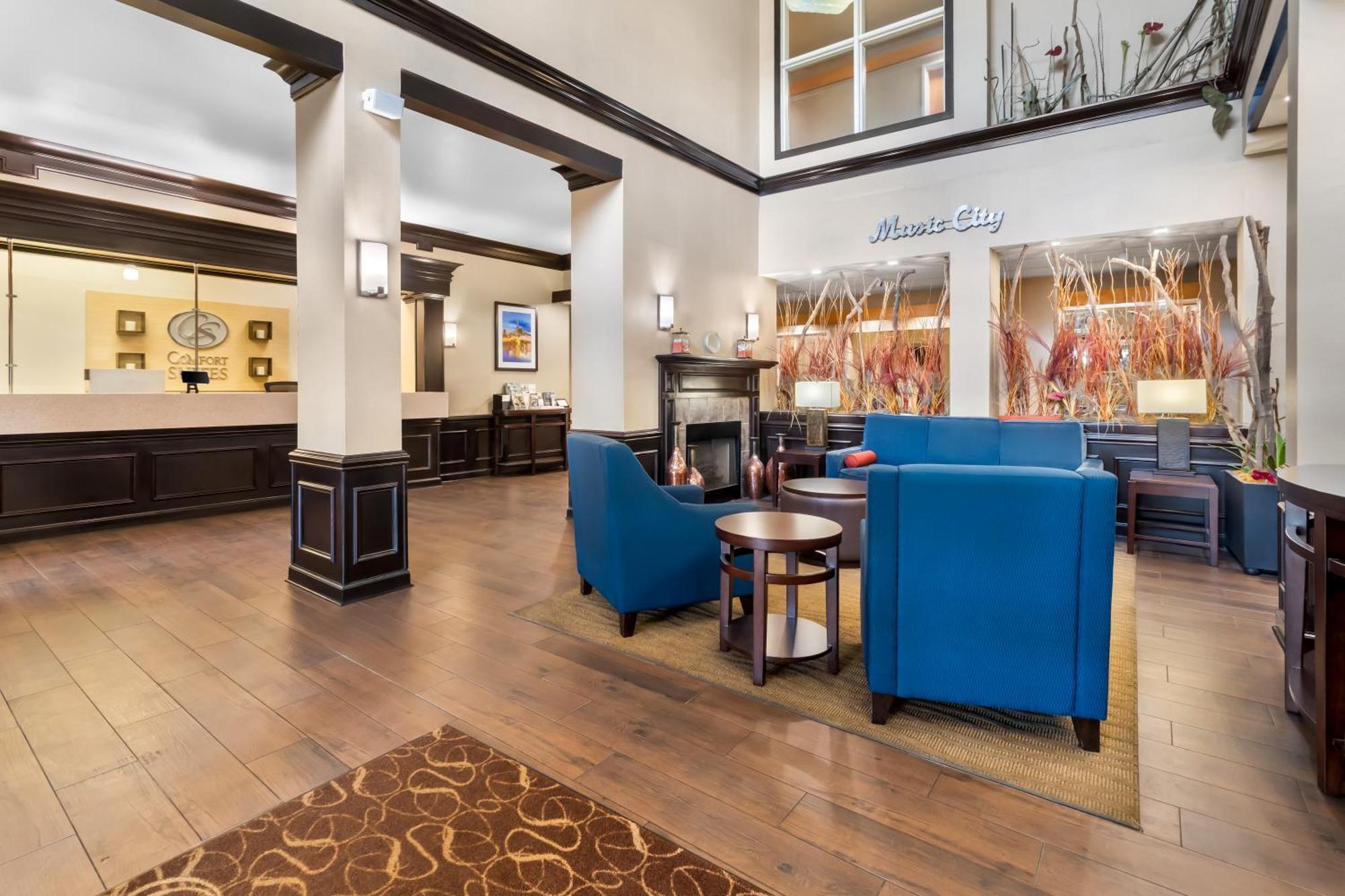 Comfort Suites At Rivergate Mall Гудлеттсвілл Екстер'єр фото